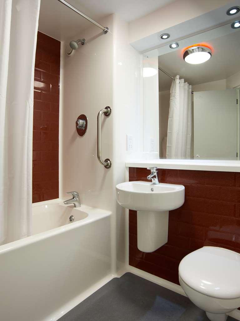 Travelodge London Barking Exterior foto